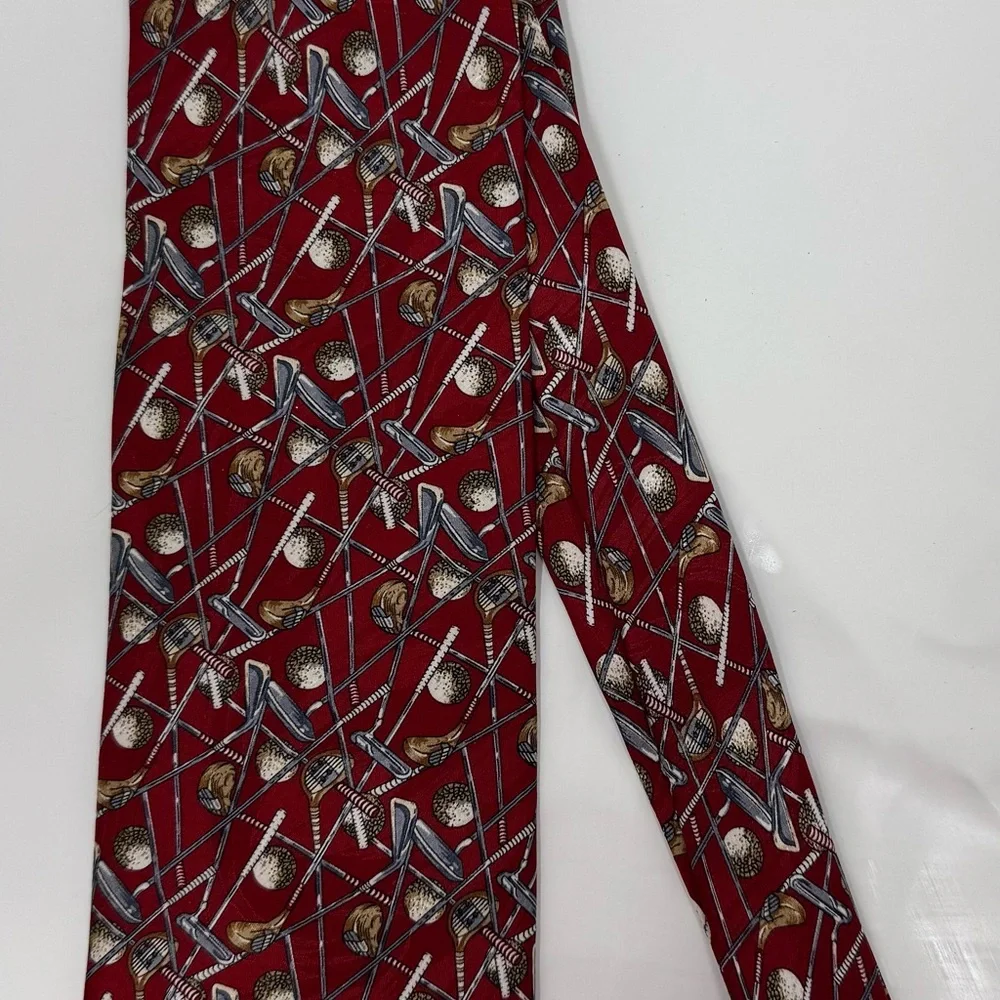 MUSEUM ARTIFACTS vintage Handmade 100% Silk Tie Men's Red Golf Tie